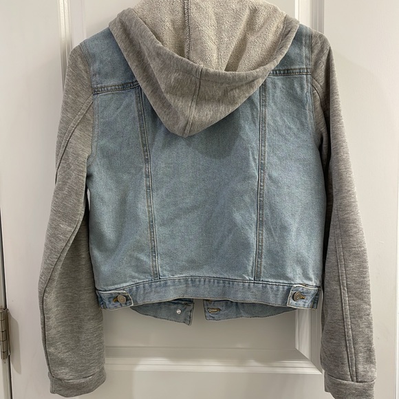Juniors Love Tree Denim Jacket Sweater With Removable Hood Cropped Medium - Picture 6 of 7